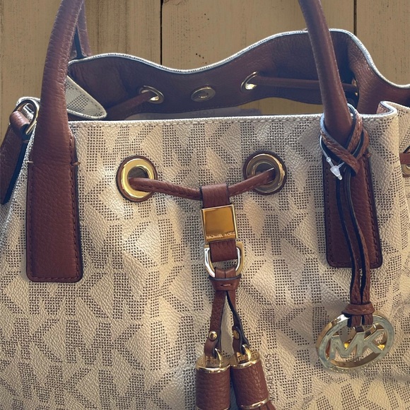 NWT MICHAEL KORS Camden Large Drawstring Satchel Bag - Vanilla - Picture 3 of 11